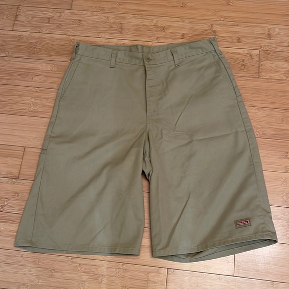 Dickies Relaxed Fit Multi-Use Pocket Work Shorts, Khaki - Picture 2 of 14